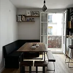 Art House Bastille 2 Bed Apartment W Balcony, 11Eme Super Trendy Neighbourhood